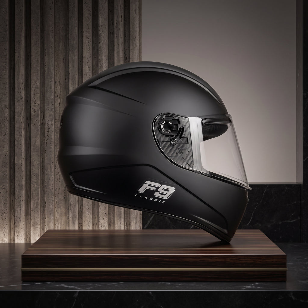 Capacete Fly F-9 Classic Preto Fosco - Vista lateral em expositor premium